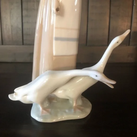 Girl With Geese #1035 Spanish Lladro